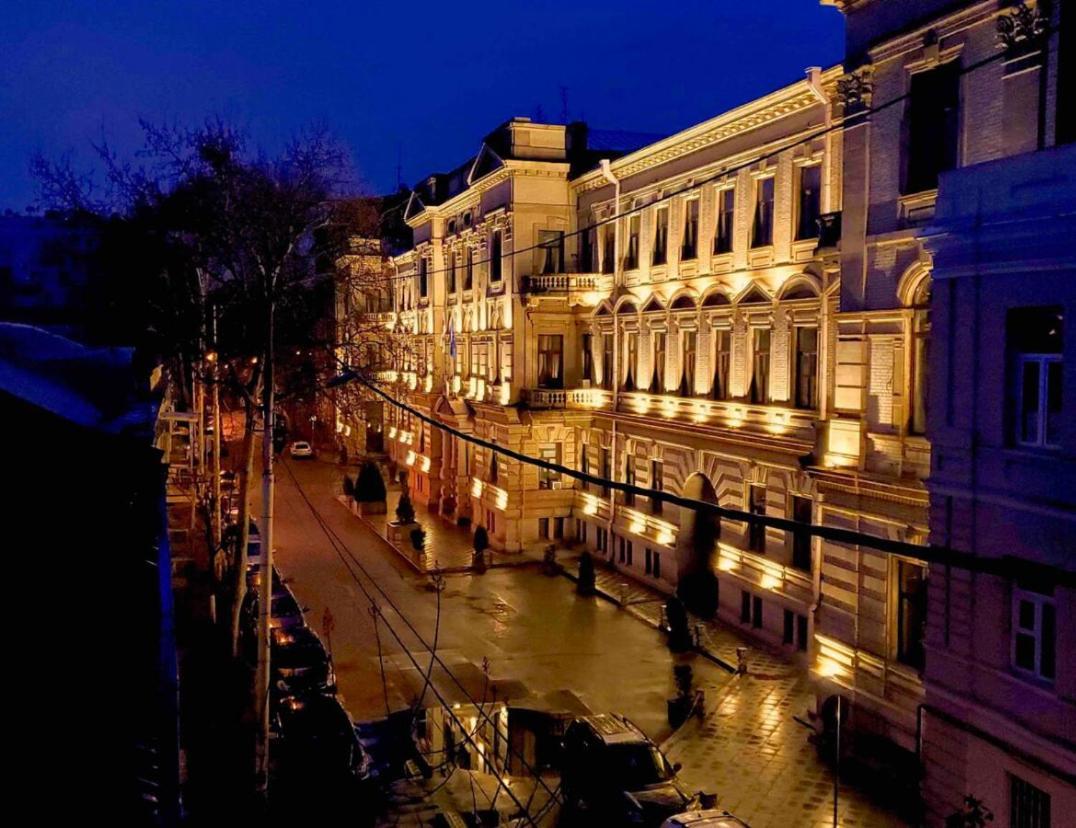 Central Location King Size Bed Tbilisi Exterior photo
