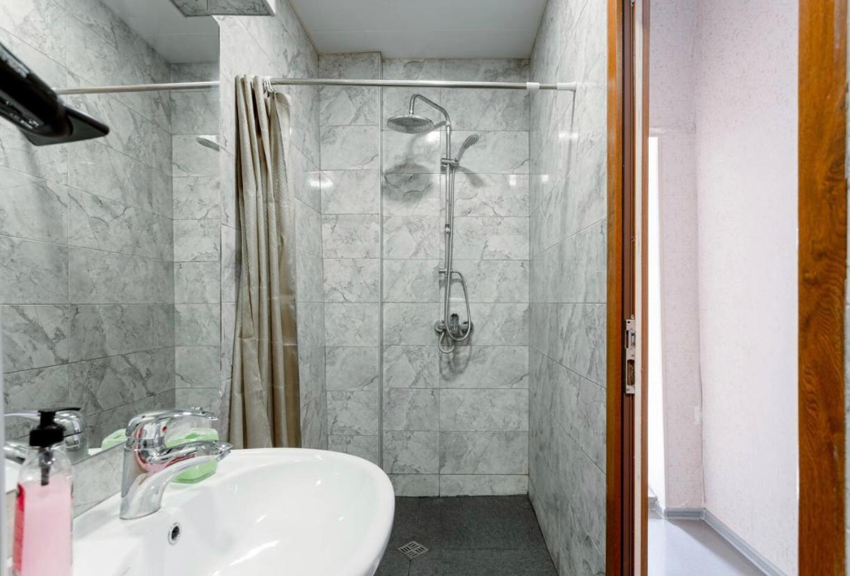 Central Location King Size Bed Tbilisi Exterior photo
