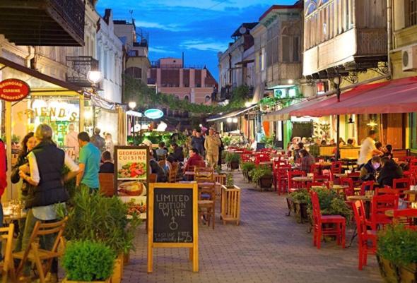 Central Location King Size Bed Tbilisi Exterior photo