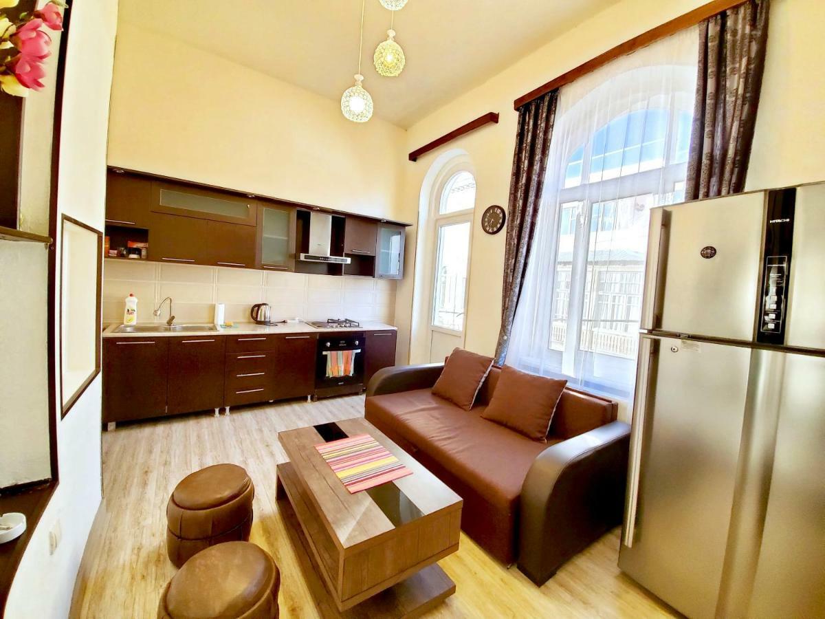 Central Location King Size Bed Tbilisi Exterior photo